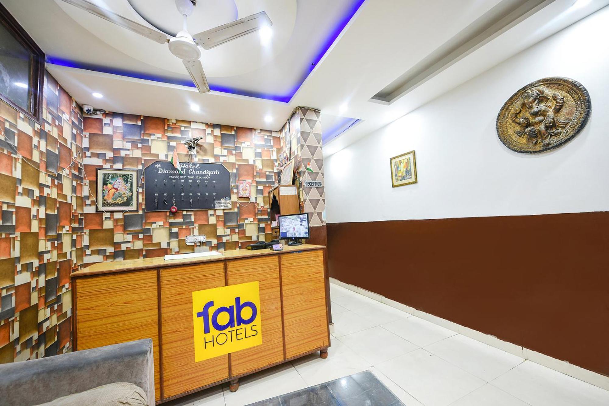 Hotel Fabexpress Diamond Sec 45 Chandīgarh Exterior foto