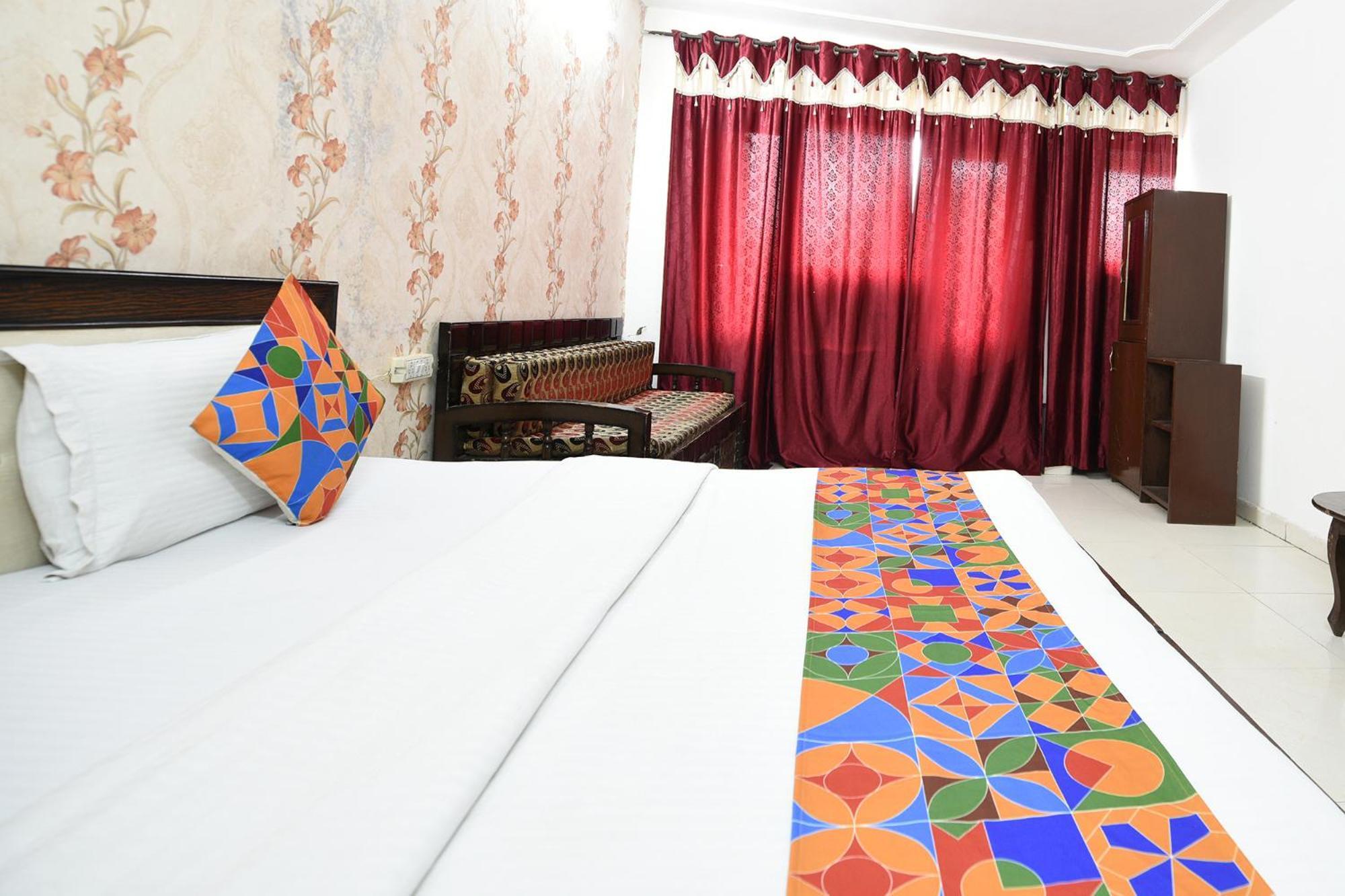 Hotel Fabexpress Diamond Sec 45 Chandīgarh Exterior foto